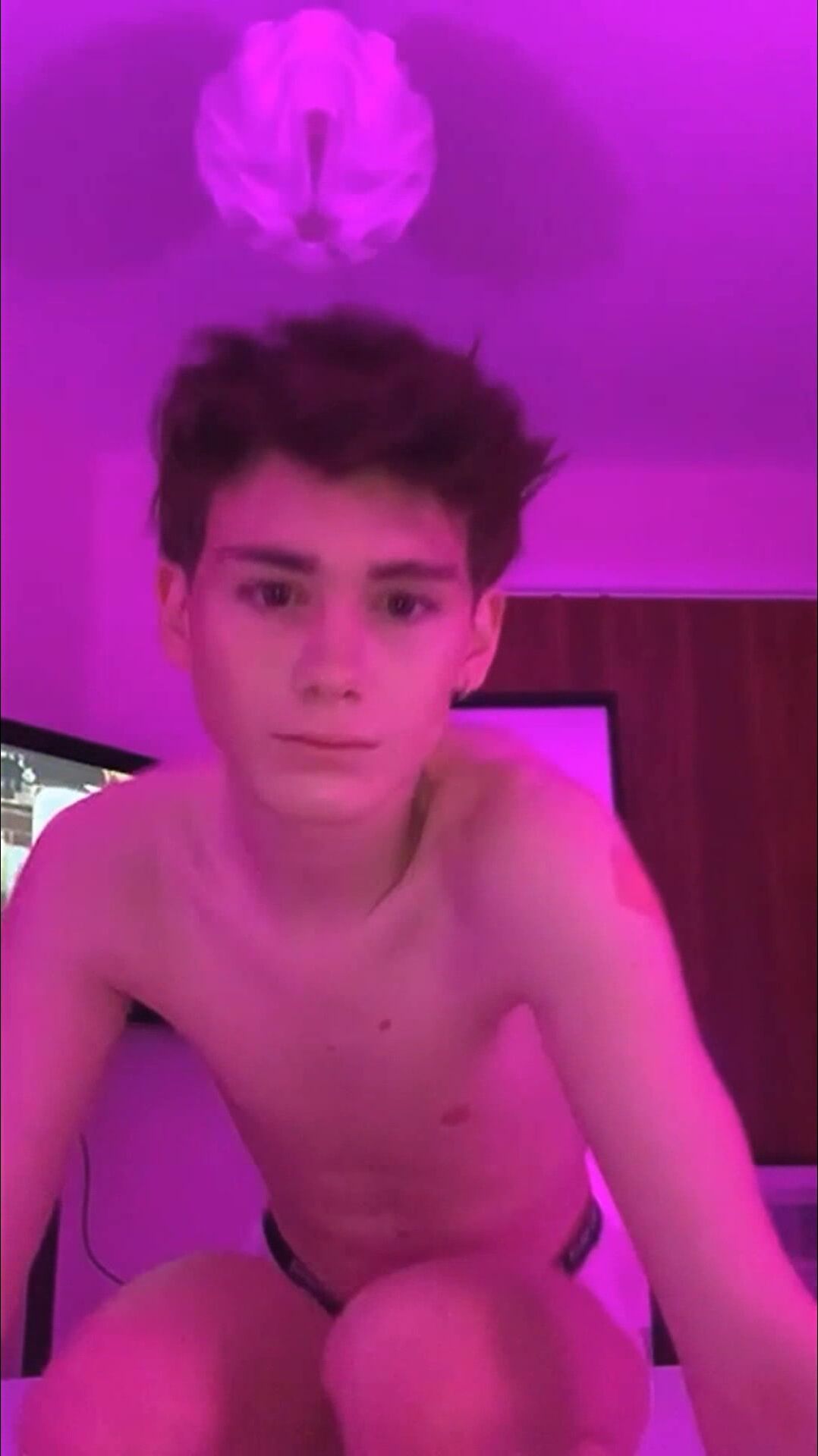 Jerking in the pink light of5928