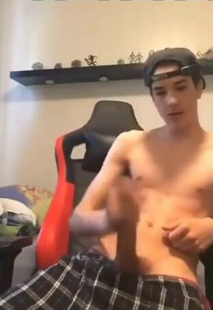 Jerking off in gaming chair in dorm