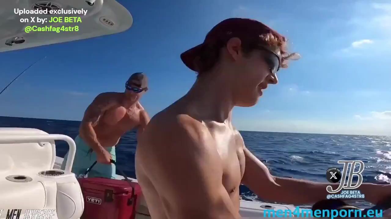 Muskeljungs bareback auf boot