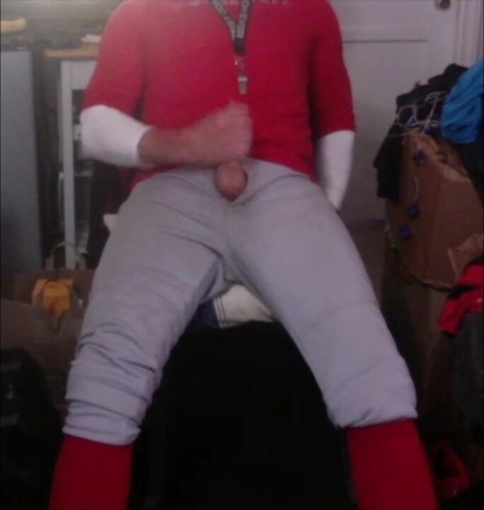 Jockdad87jerks off in his baseball gear