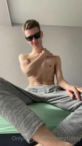 John strokes hard in solo couple gay show