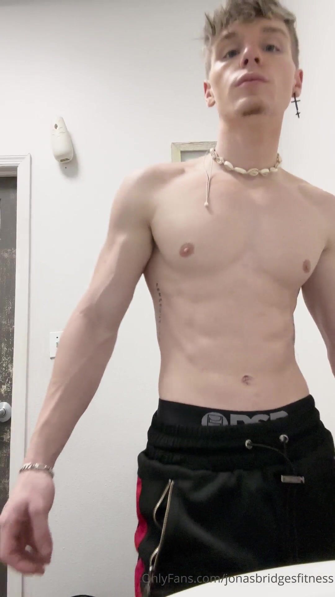 Jonas bridges unloads huge cumshot