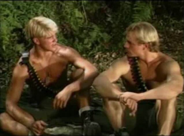 Hommes gays se reproduisent dans la jungle