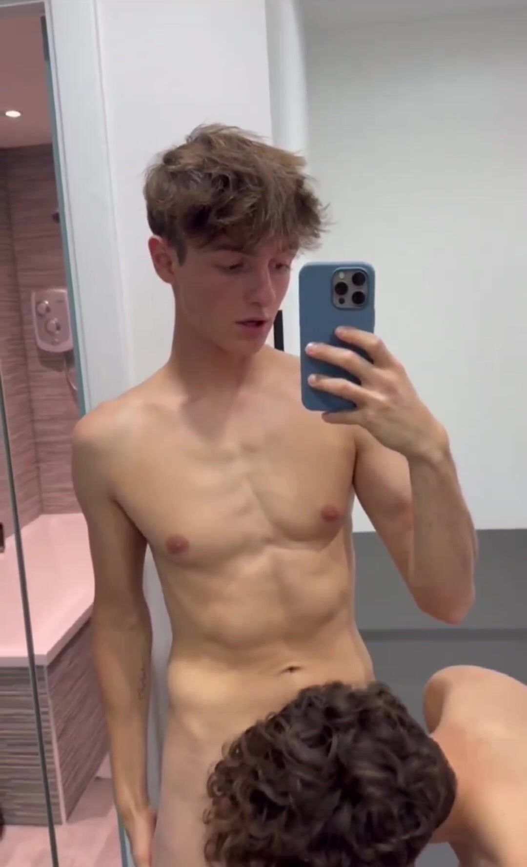 Twink lutscht heißen schwanz