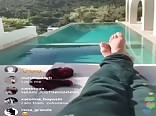 ジャスティン・ビーバーが足のファンをからかう