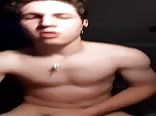 Adolescente gay pajero en kik se masturba
