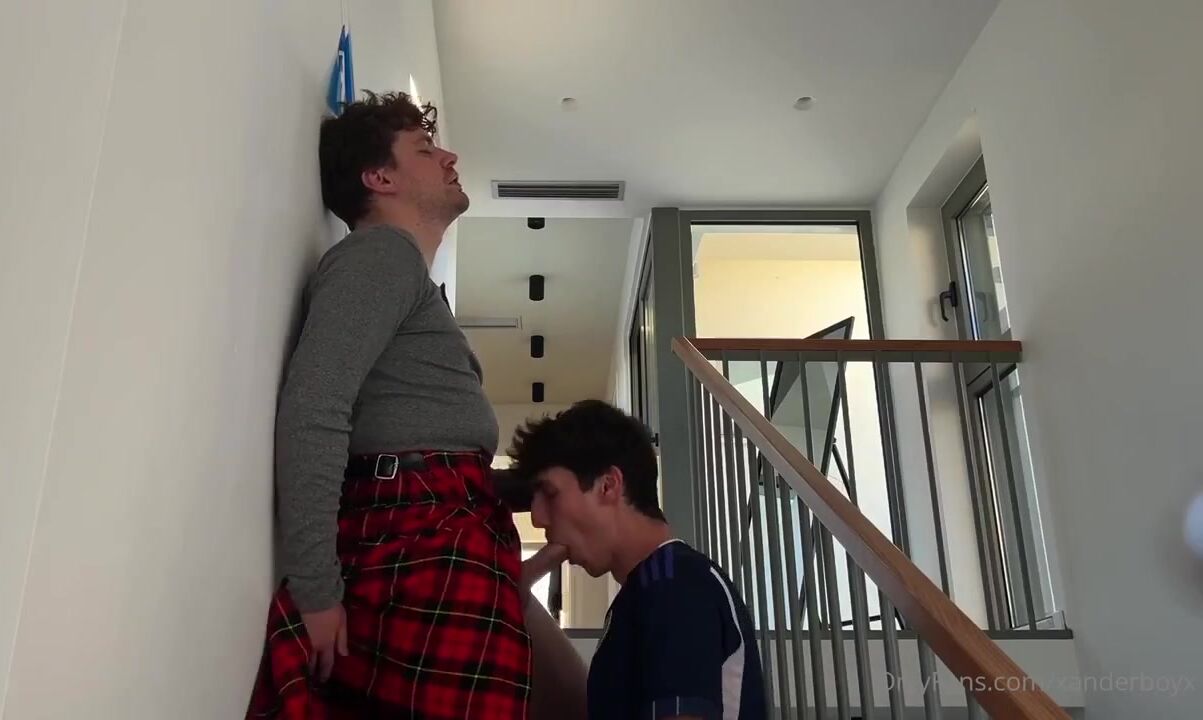 Amateurpaar im kilt fickt