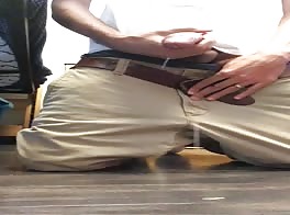 跪着自慰