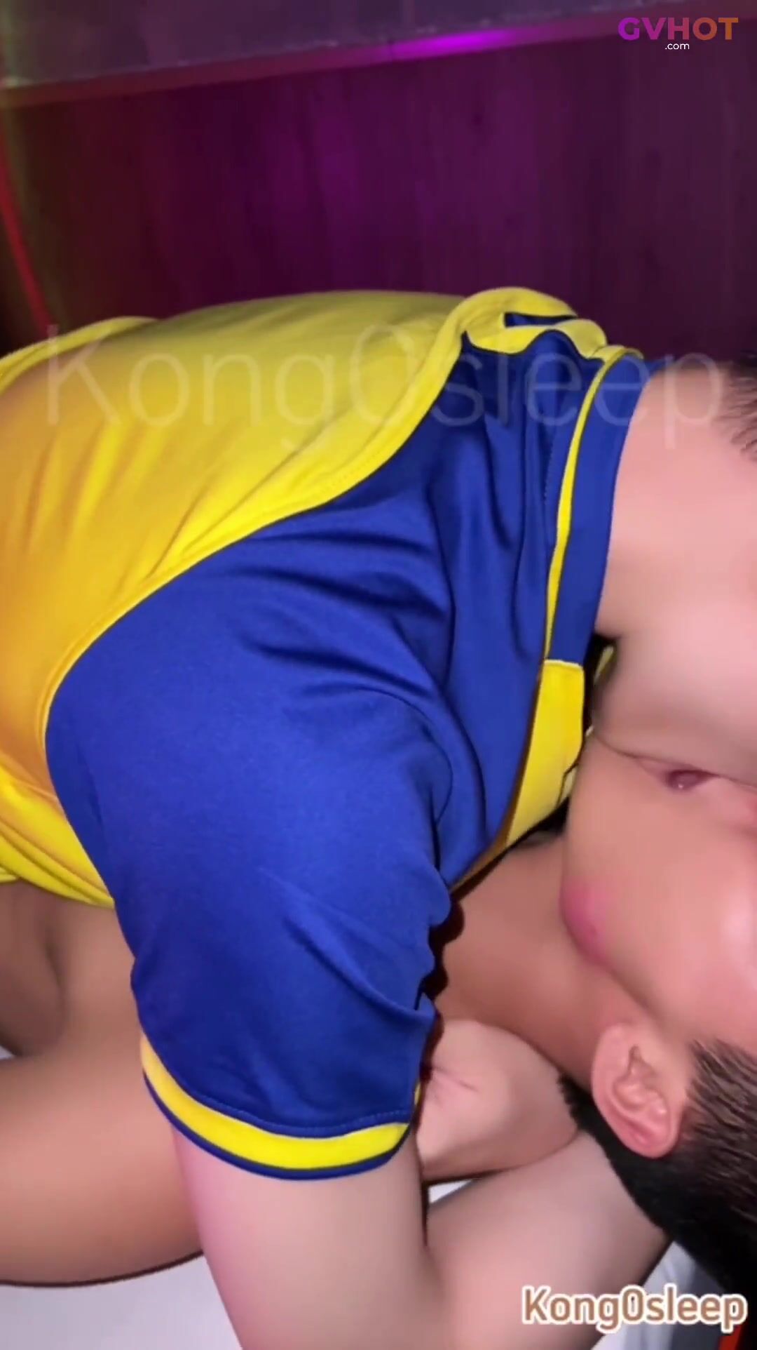 Kong0sleep fucks handsome soccer player