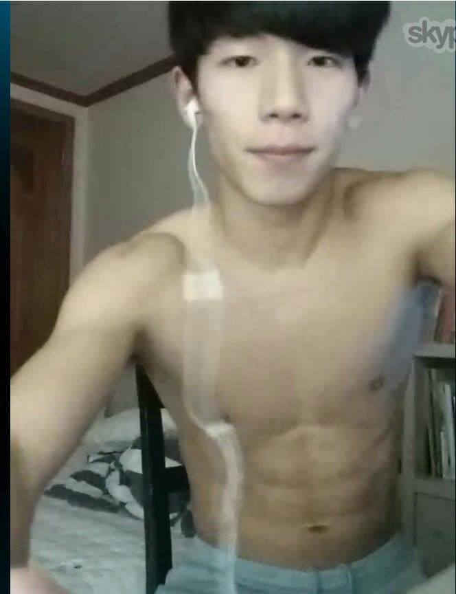 Korean twink barebacks his muscle daddy