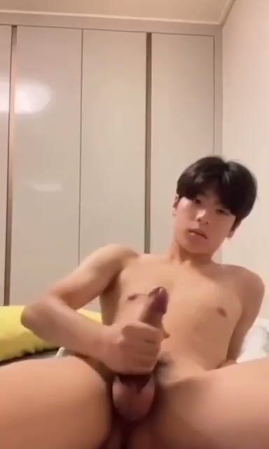 Korean college boy jerking off (no cum)