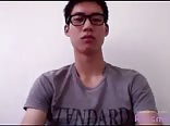 韩国肌肉男撸他硬硬的鸡巴
