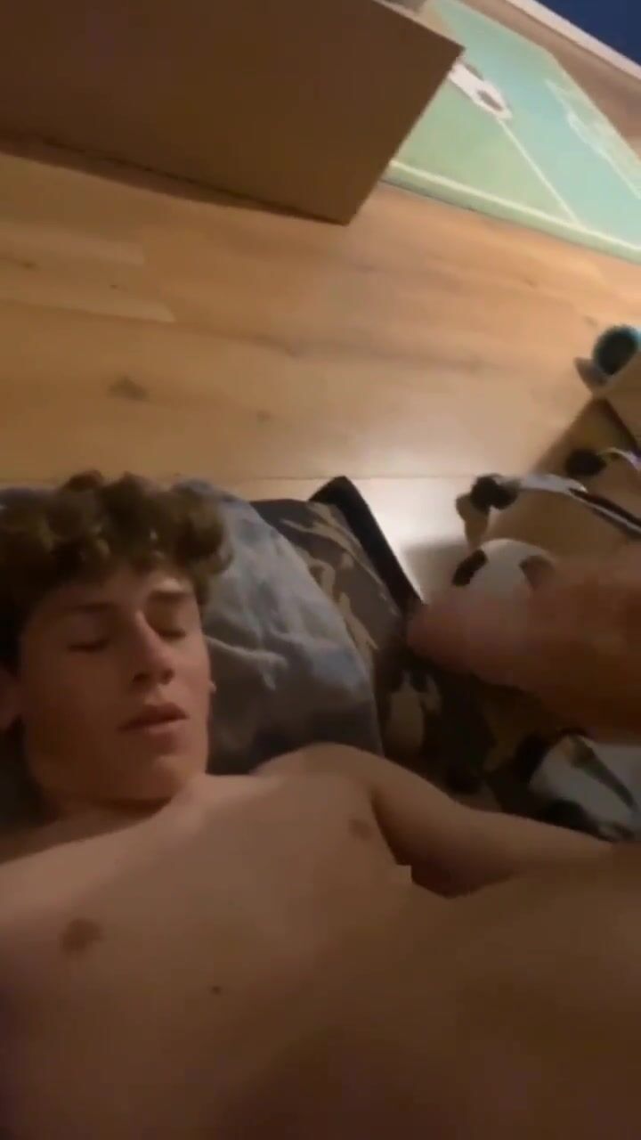 Kris tries his first cum facial