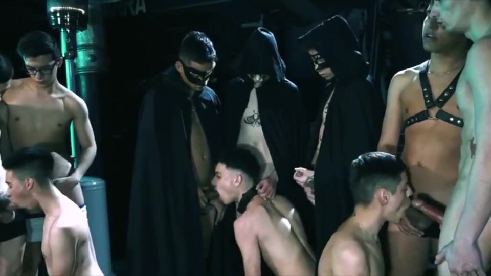 Bareback twinks unite in hot brotherhood orgy