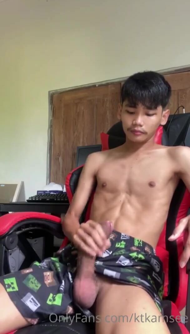 लड़के ktkamsee onlyfans के लिए बहुत बड़ा
