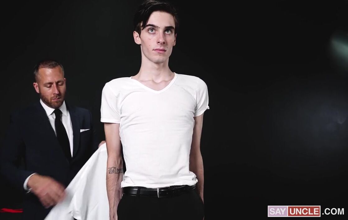 Edient twink teaches muscle daddy bareback