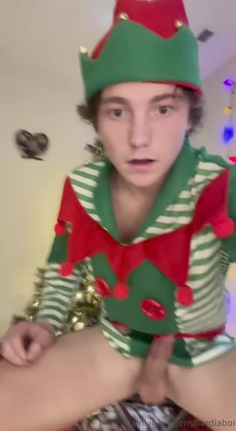 Papa offre un cadeau de noël en retard à l'ado sans capote