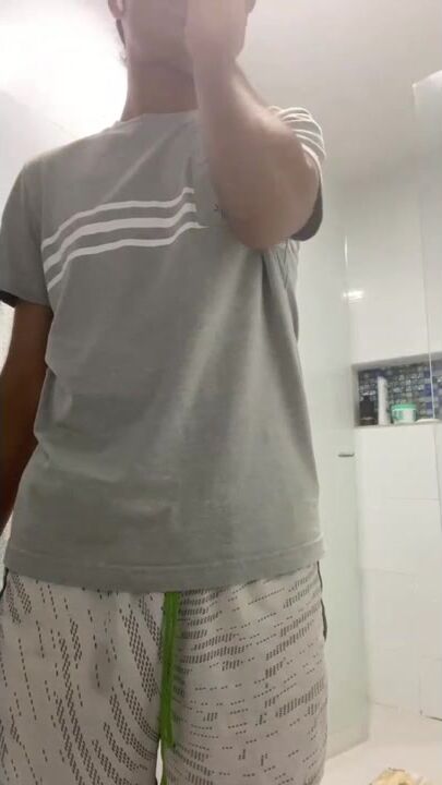 Latin teen play with poppers and cums