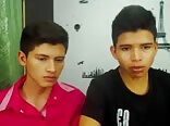 ラテン系キャムボーイがゲイティーンのポルノチューブで激しくセックス