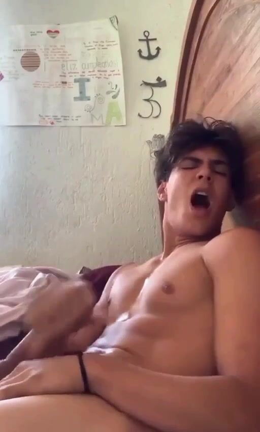 Latino intense wank and cum on bed