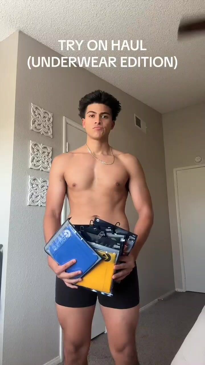 Latino-teens in enger unterwäsche