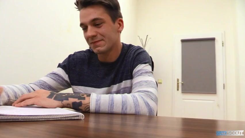 Chicos entrevistados follados a pelo