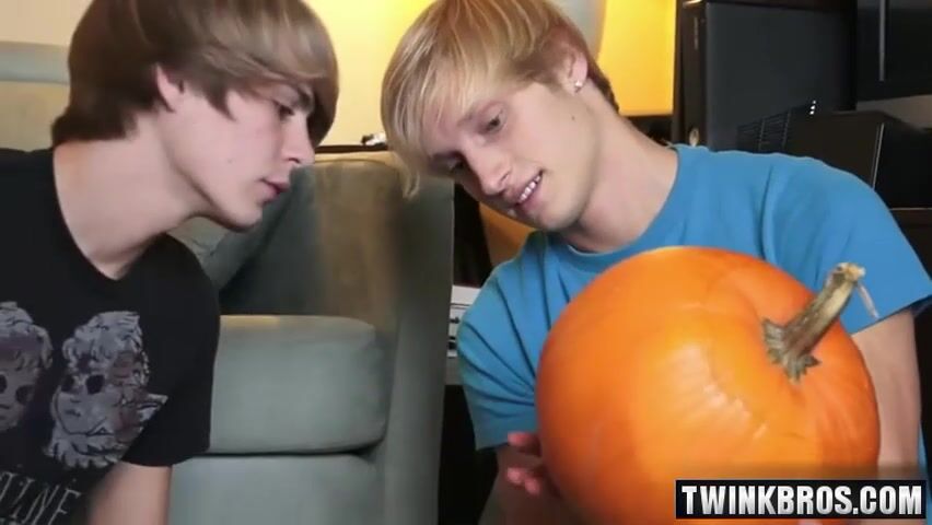 Pumpkin head twinks get fucked