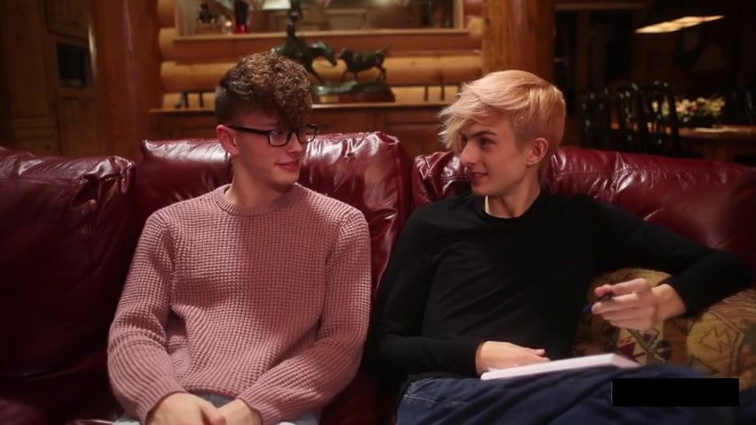 Blonden twink für daddy zum kommen bringen