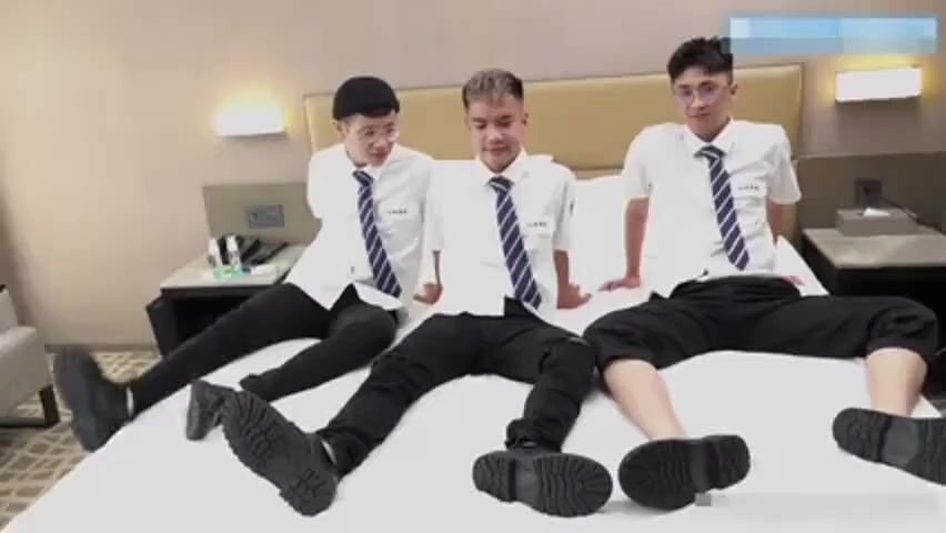 Chinese schoolboy trio gets it on