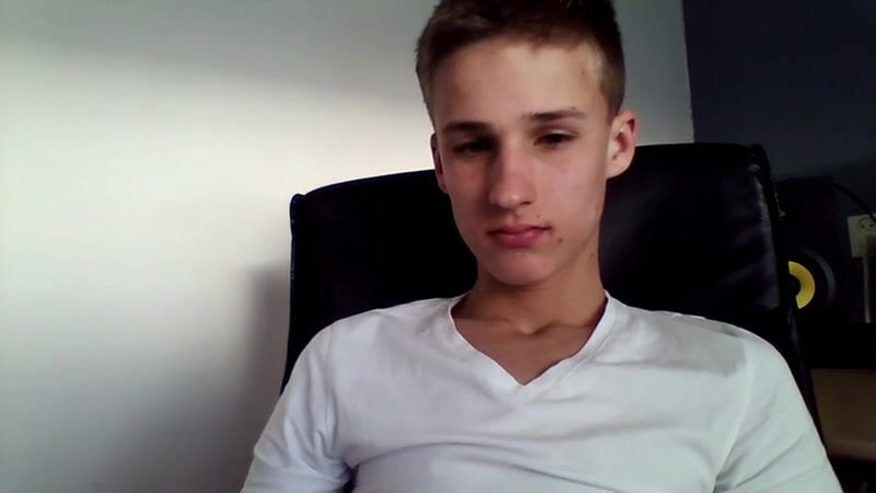 Adolescente magro no skype