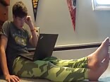 リーバイ横足フェチ少年動画 - ヌードなし