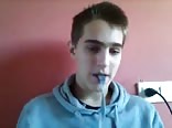 Twink daddy vogel holt seinen rohen schwanz raus