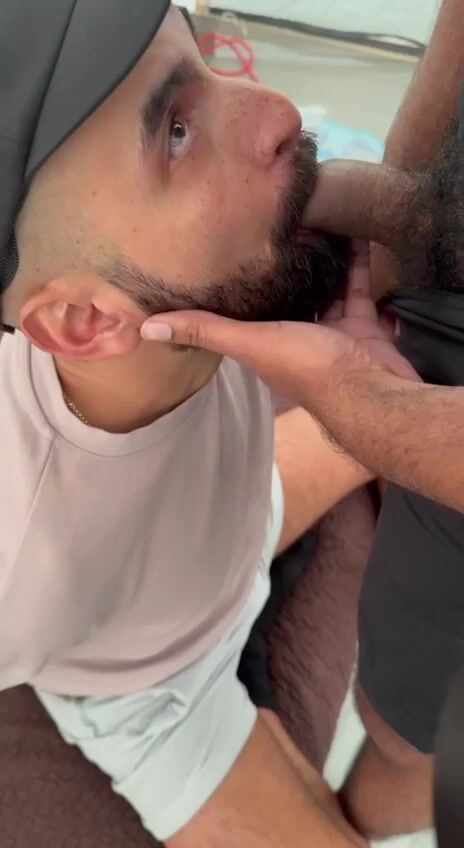 Adolescente siempre se bebió la polla de papá a pelo