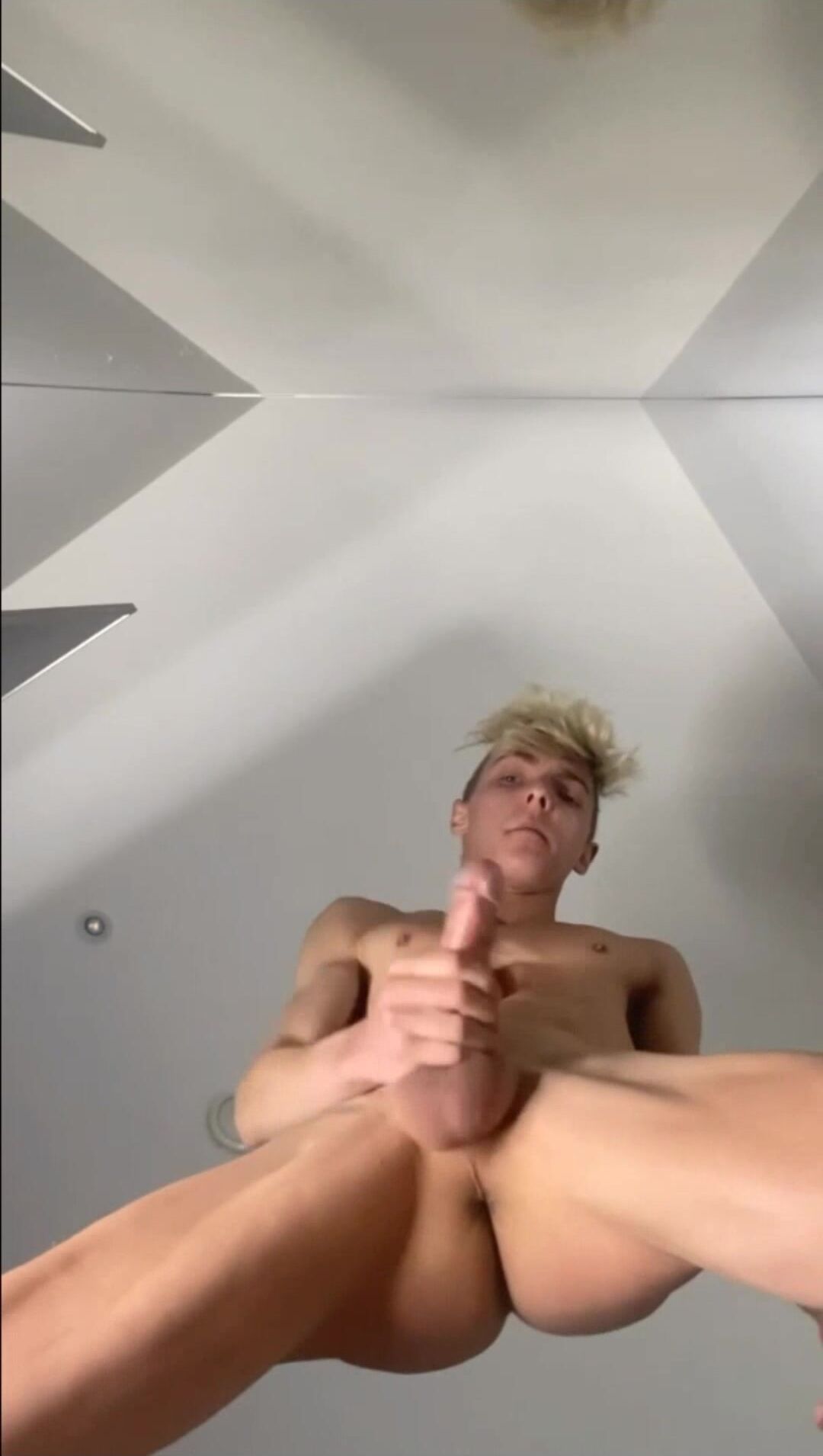 Raw muscle daddy breeds cumming twink cock