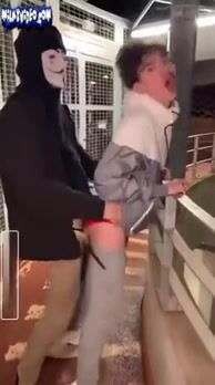 Estranho fode forte o garoto