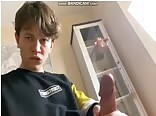 Ados éjaculent dans une belle action porno gay