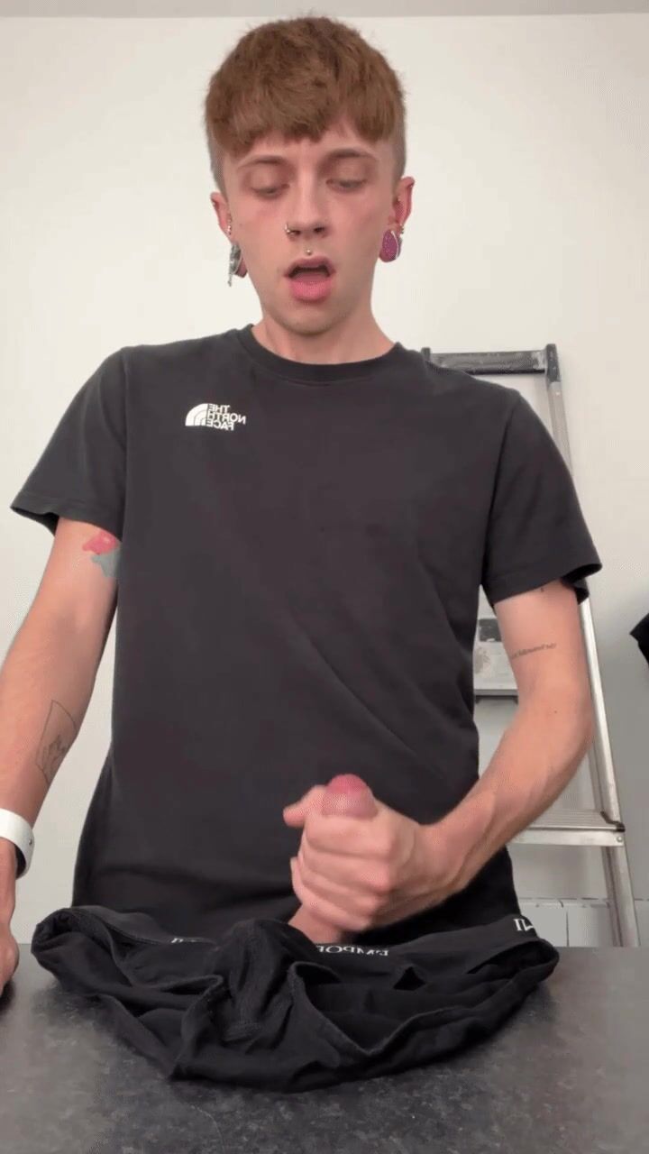 لوكاس يستمني على الكام