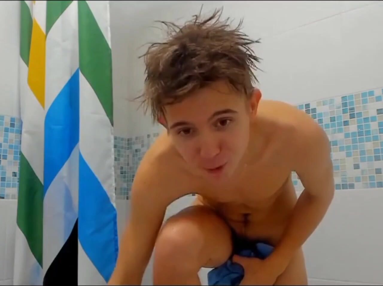 Luxallenn dusch-show: unverhüllte porno-action von duschjungs
