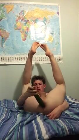 女仆买菜跑腿让他得到生鸡巴的嫩仔