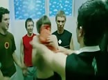 Sexo gay forzado mainstream con klass