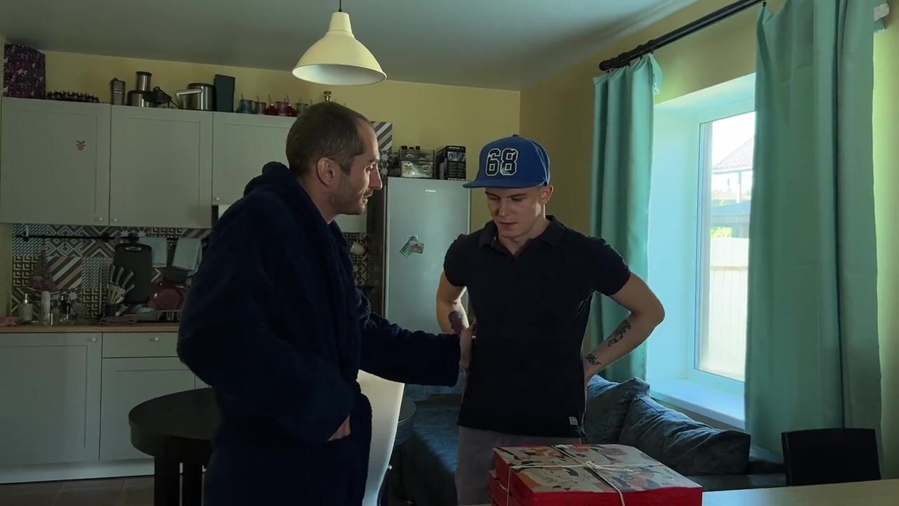 Man fucked and cummed on a pizza courier