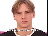 Blonder martin bedient einen harten schwanz