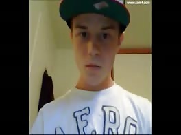 Se masturba para o namorado, namorado assiste ele se masturbando