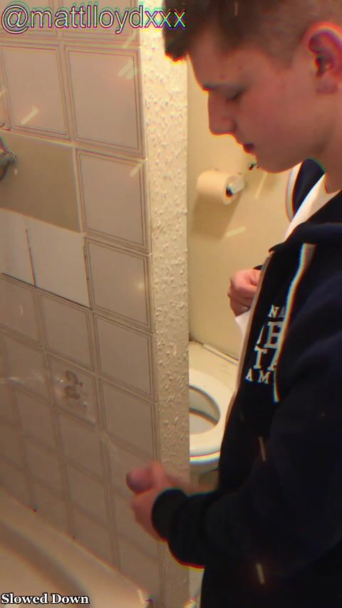 Matt lloyd pissing in shower (video edit)