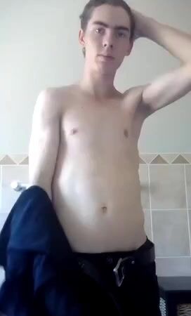 Twink matthias bate uma punheta dura