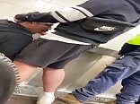 小便池男孩聚会约炮
