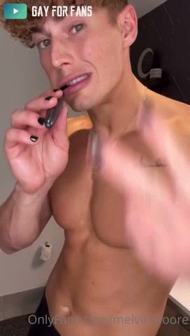 Melvin moore solo cam jerk