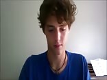 Zerzauster twink zeigt eine heiße vorstellung