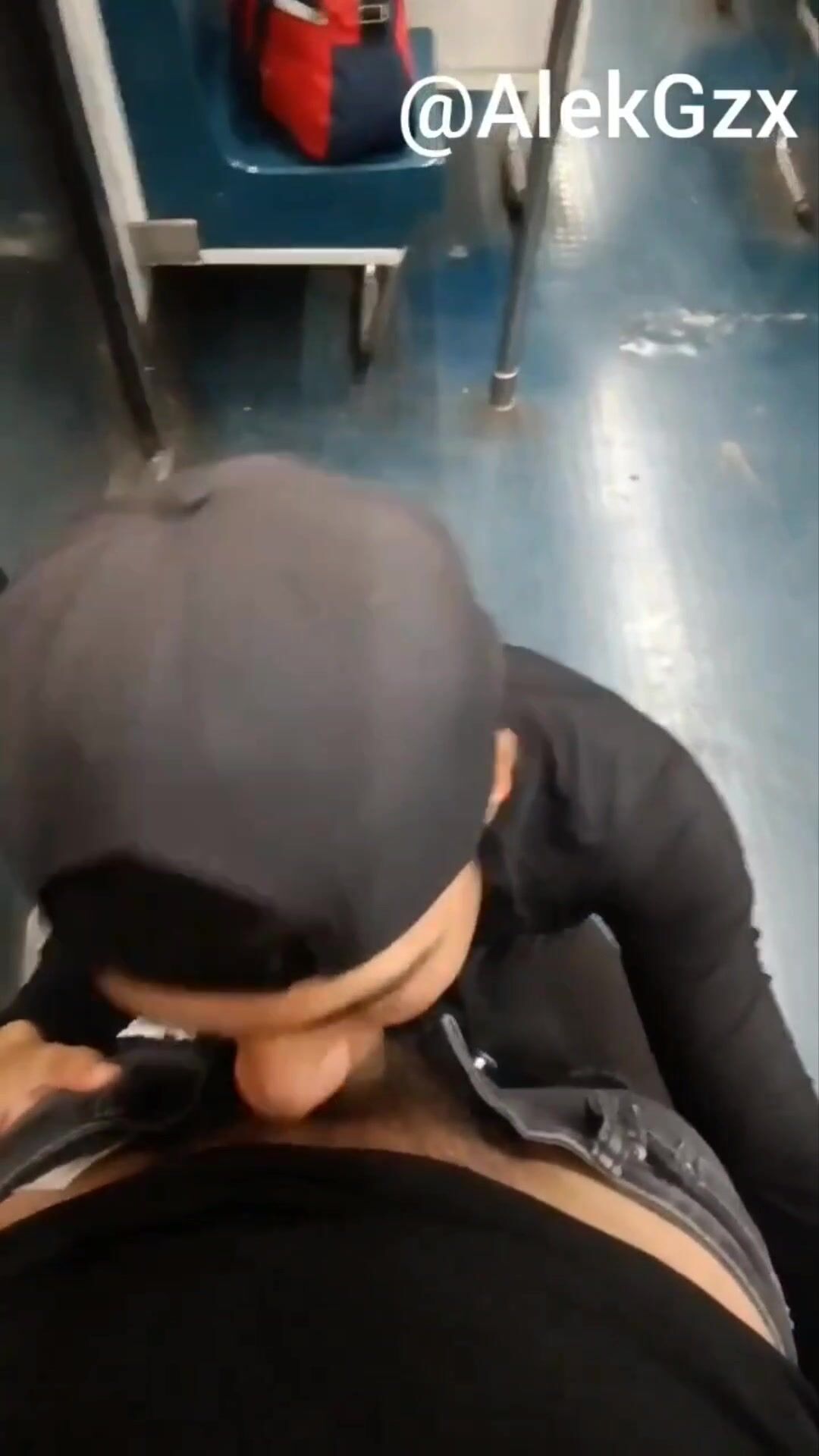 Papais metro trepam sem camisinha os paus musculosos dos twinks