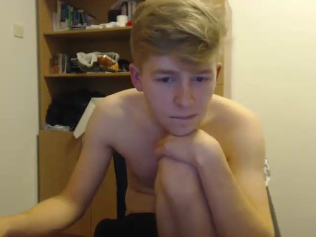 [mi] twink jerks off & eats cum
